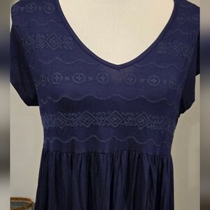 Nwt Cable & Guage Sz Lg, navy short sleeve top. Gorgeous w cardigan.